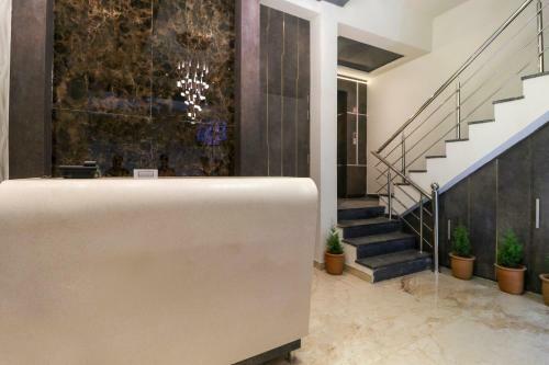 Capital O 71537 Hotel Athens