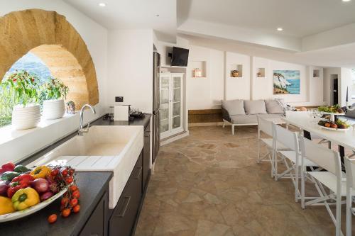 Agrigento Villa Sleeps 14 Pool Air Con Wifi