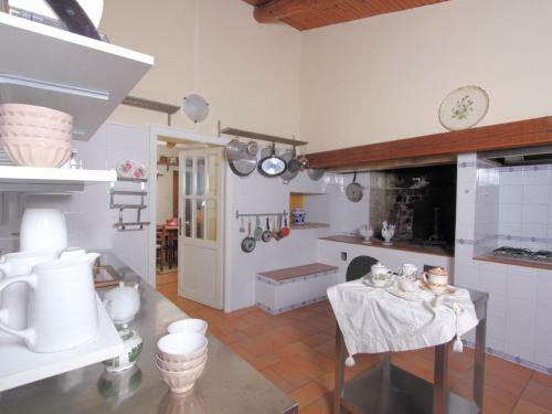 Peaceful Holiday Home In Acqualagna With Swimming Pool