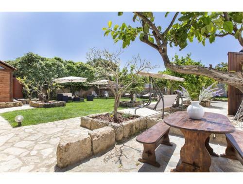 Villa Alghero, Casal Patern For 14 People With Swimming Pool