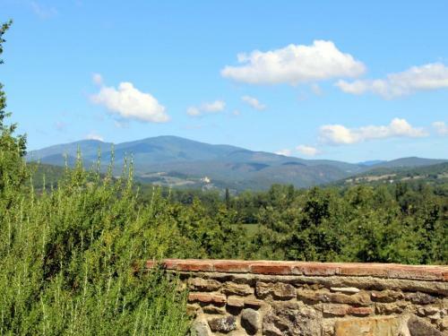 Secluded Apartment In Anghiari With Swimming Pool
