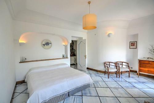 Arienzo Villa Sleeps 12 With Pool And Air Con