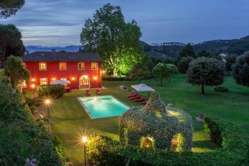 Badia Cantignano Villa Sleeps 12 With Pool And Air Con