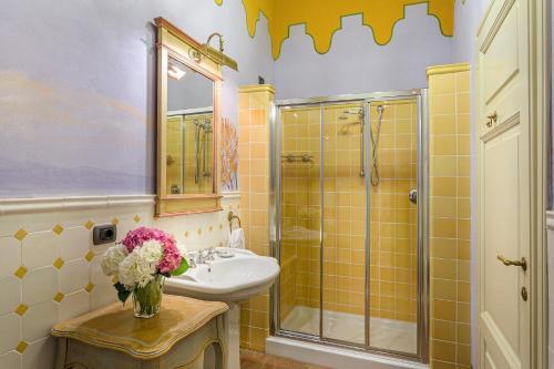 Badia Cantignano Villa Sleeps 12 With Pool And Air Con