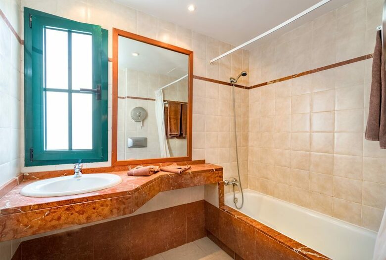 Hotel Broncemar Beach Suites