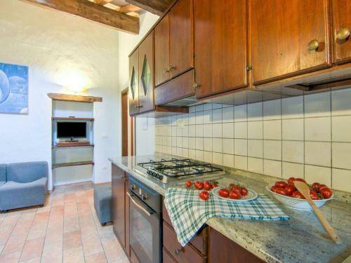 Scenic Holiday Home In Borgo Pace With Jacuzzi