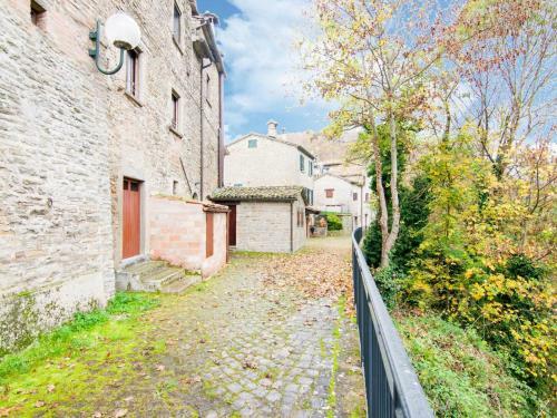 Scenic Holiday Home In Borgo Pace With Jacuzzi