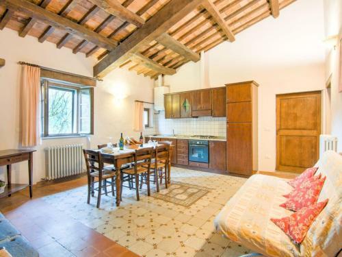Scenic Holiday Home In Borgo Pace With Jacuzzi