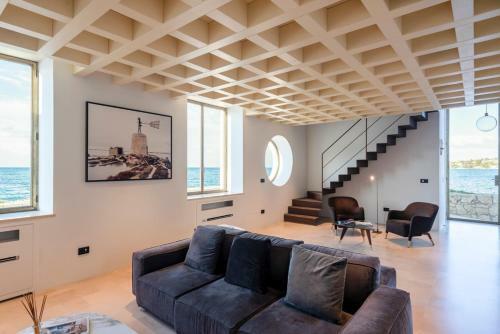 Brucoli Villa Sleeps 6 With Air Con