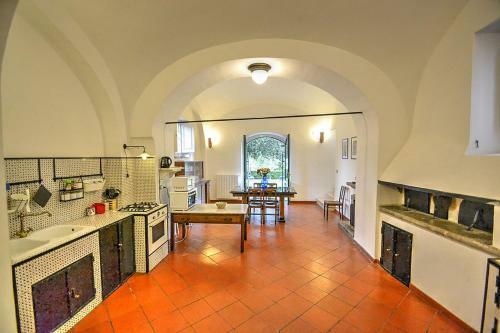 Calvanico Villa Sleeps 12 Air Con Wifi