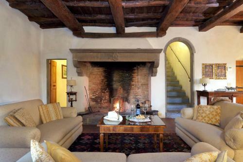 Calzaiolo Villa Sleeps 12 With Pool