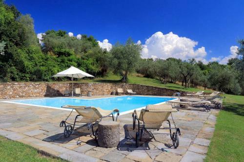 Calzaiolo Villa Sleeps 12 With Pool