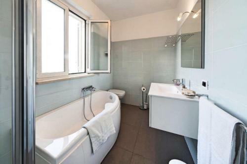 Scafa Villa Sleeps 12 With Pool Air Con And Wifi