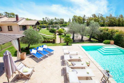Villa Mariposa Con Piscina Per 12/14 Persone