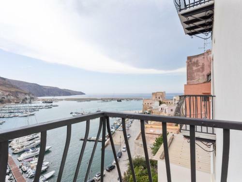Comfortable Apartment In Castellamare Del Golfo With Balcony