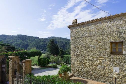 Gualdo Apartment Sleeps 4 With Pool And Wifi