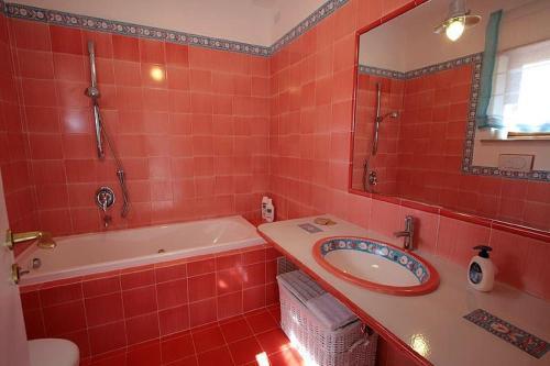Sirenuse Villa Sleeps 8 Pool Air Con Wifi