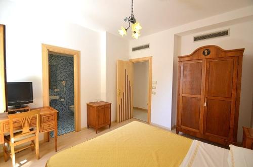 Marina Del Cantone Villa Sleeps 22 Pool Air Con