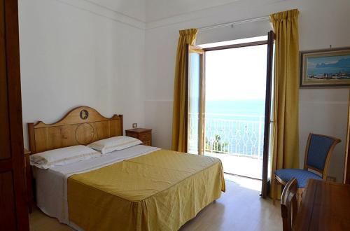 Marina Del Cantone Villa Sleeps 22 Pool Air Con