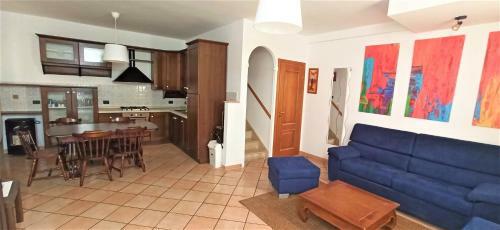 Trisk�les Home Noto