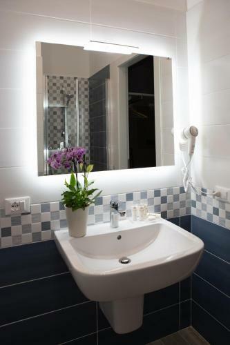 Hostal Porta Aragonese Luxury Rooms