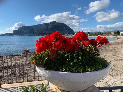 Mondello Sea View Beach Apartment
