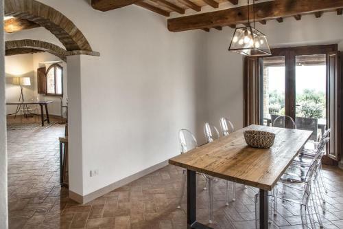 Poggioferro Villa Sleeps 8 With Pool And Air Con