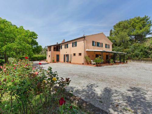 Traditional Villa In Varano With Private Garden