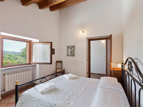 Traditional Villa In Varano With Private Garden