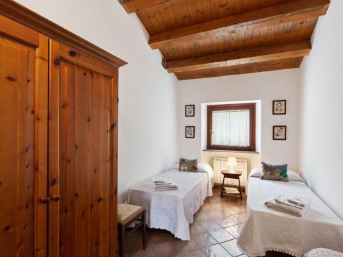 Traditional Villa In Varano With Private Garden