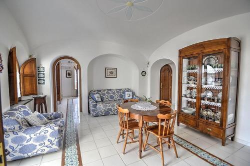 Praiano Villa Sleeps 6 Air Con Wifi