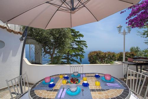 Praiano Villa Sleeps 9 Air Con Wifi