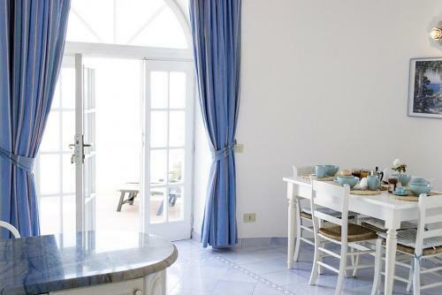 Praiano Villa Sleeps 4 Air Con Wifi