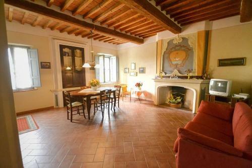 Pozzo Della Chiana Villa Sleeps 24 Pool Air Con