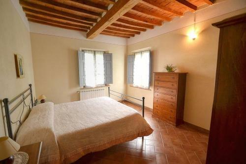 Pozzo Della Chiana Villa Sleeps 24 Pool Air Con