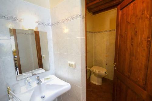 Pozzo Della Chiana Villa Sleeps 24 Pool Air Con
