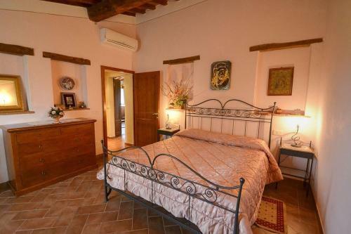 Pozzo Della Chiana Villa Sleeps 24 Pool Air Con