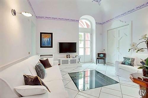 Praiano Villa Sleeps 10 Air Con Wifi