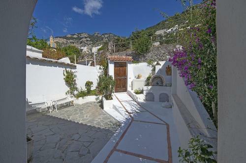 Praiano Villa Sleeps 6 Wifi