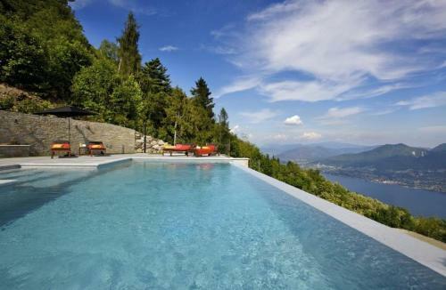 Premeno Villa Sleeps 8 Pool Wifi