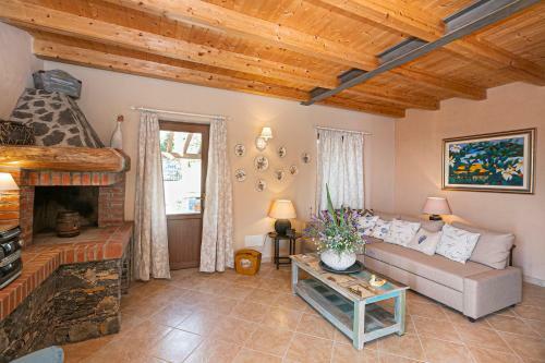 Villa Homes In Genoa - Charming Cottage