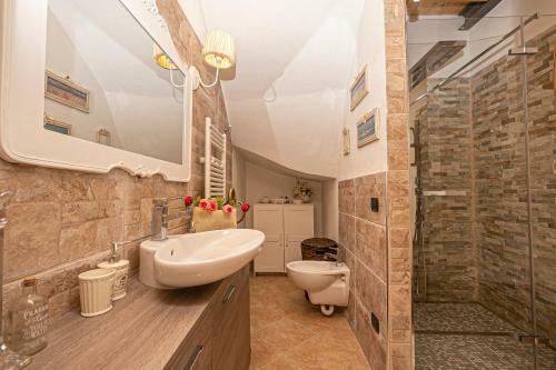 Villa Homes In Genoa - Charming Cottage
