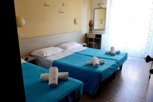 Hostal New Hotel Cirene Triple Room With Brekafast