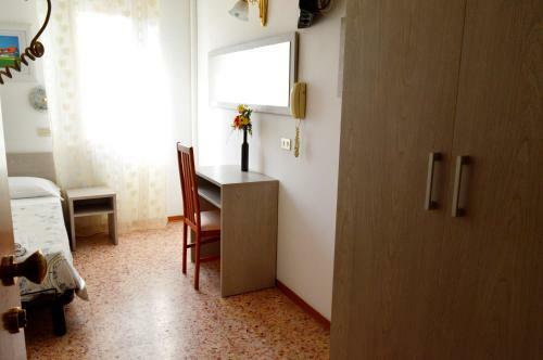 Hostal New Hotel Cirene Triple Room With Brekafast