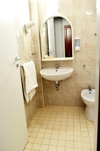 Hostal New Hotel Cirene Triple Room With Brekafast