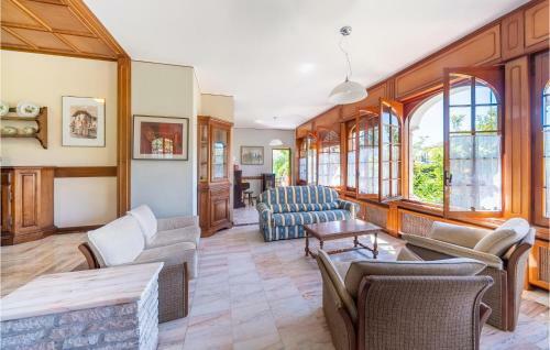 Four-bedroom Holiday Home 0 In Bogliaco Bs