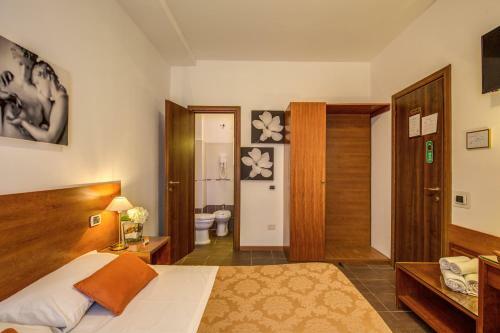 Hostal Trastevere Rooms