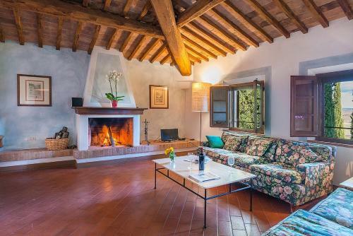 Campana Villa Sleeps 6 Pool Wifi