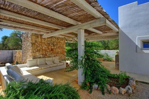 San Michele Salentino Villa Sleeps 6 Pool Air Con