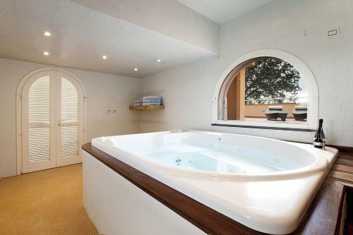 Sant'agata Sui Due Golfi Villa Sleeps 11 Pool Wifi